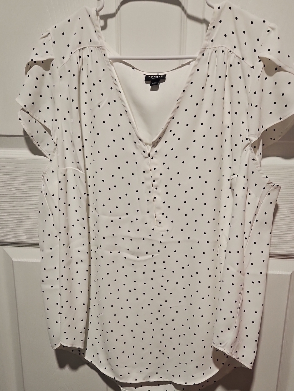 torrid White Black Polka Dot V-Neck Flutter Sleeve Blouse